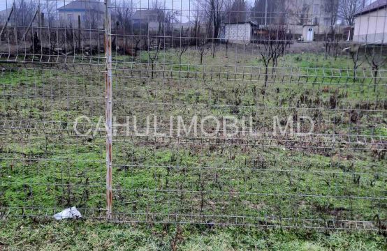 Se vinde lot de pămînt pentru construcții s. Crihana Veche