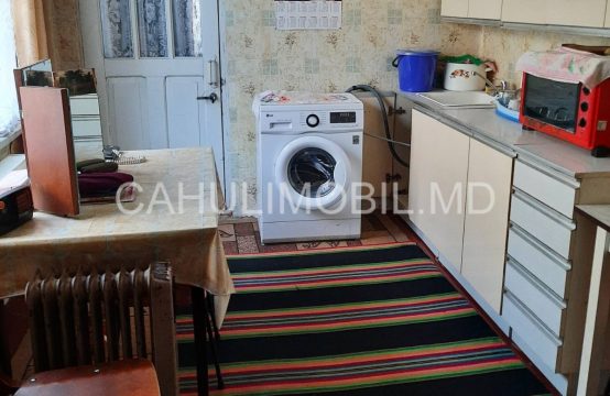 Se vinde apartament cu 3 camere la sol Centru