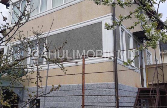 Se vinde casă cu 3 nivele reg. Valincea