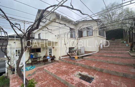 De vînzare casă cu 1.5 nivele în apropiere de Centru