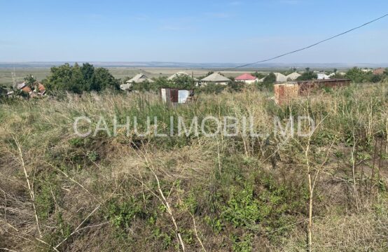 Se vinde lot de pământ în satul Roșu
