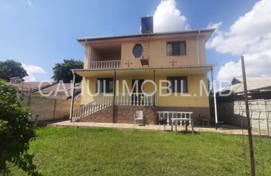 Se vinde casă cu 2 nivele în sectorul Lipovanca
