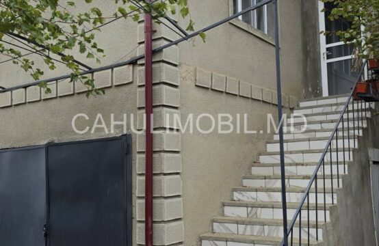 Spre vînzare casă cu 2 nivele sector Valincea
