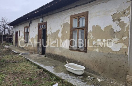 Spre vânzare teren cu casă veche regiunea Autogară