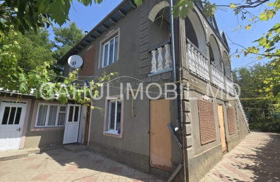 Продается 2-х этажный дом с большим участком село Кукоара