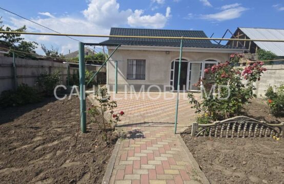 Продается 2- х комнатная квартира на земле г. Кахул р-н Валинча